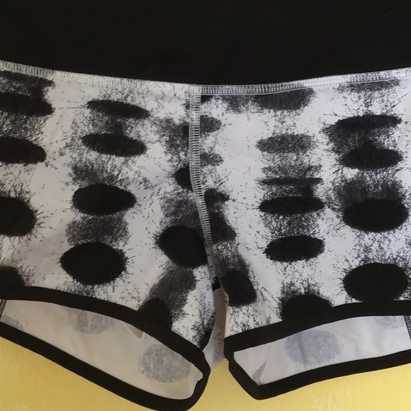Lululemon Running Shorts Seaside Dots 6 - Picture 4 of 12